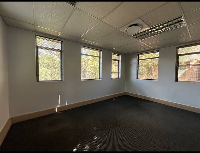 144.80M² OFFICE TO LET IN DIE HOEWES